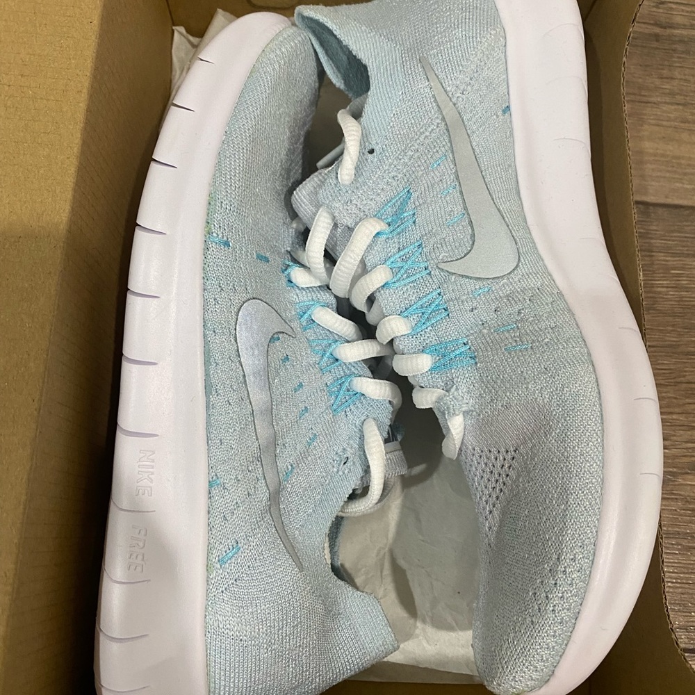 (SOLD) Nike Free Run Flyknit